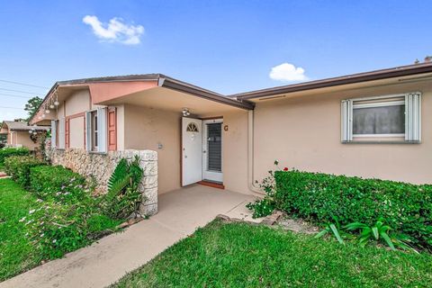 2985 Crosley Drive W G West Palm Beach FL 33415