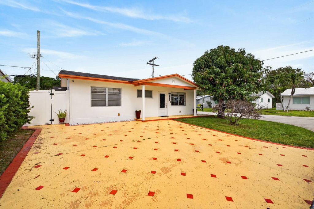 Photo of 4579 NW 17th Terrace, Tamarac, FL 33309 (MLS # B26020327)