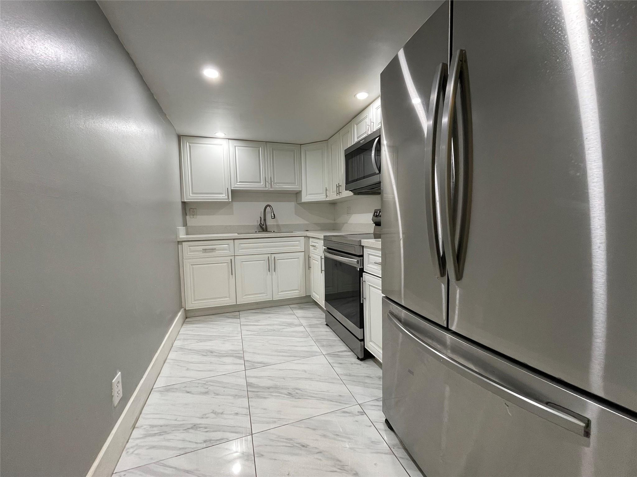 Best Priced 3/2 in the area!! Newly renovated bathrooms and kitchen with stainless steel appliances, soft closed
cabinets. Laminate flooring. Brand new oversize screened balcony, New roof, New Hurricane Impact windows and
sliding door, New AC & water heater & New elevator, Plenty of guest parking. Adjacent to community pool in this
quiet beautiful community. A+ school district, great space for entertaining and so much to do in the area. Don't miss
this opportunity to own your turn key unit
