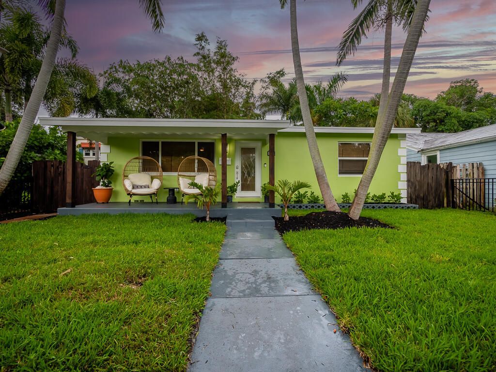 Photo of 418 N Palmway, Lake Worth Beach, FL 33460 (MLS # B26020419)