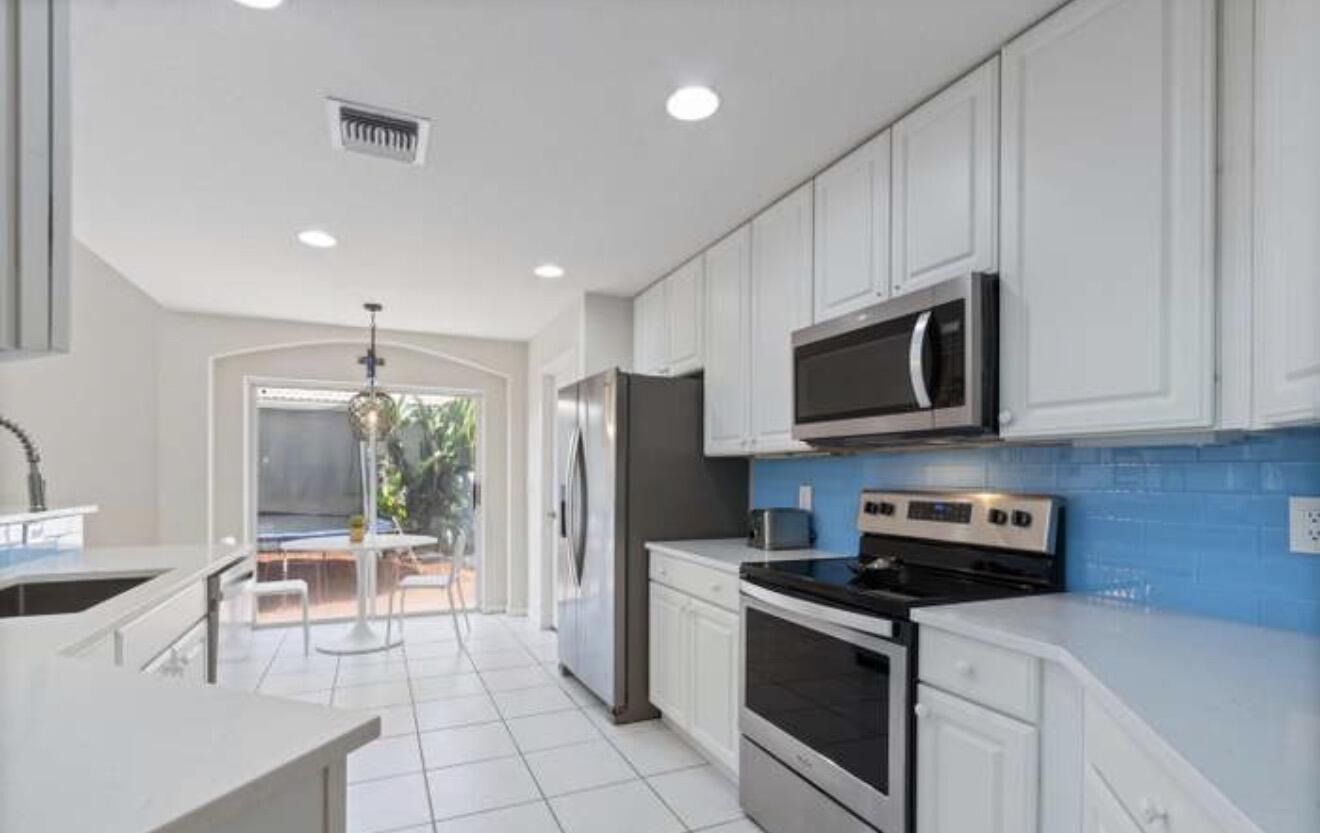 COSTA BRAVA - Residential Lease