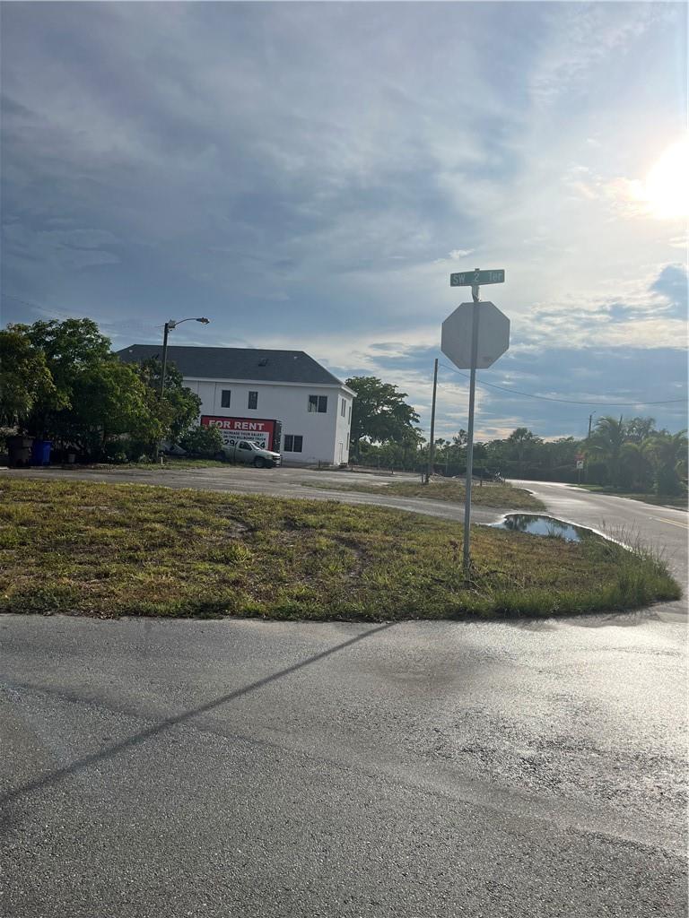 Clear vacant lot centrally located near I-95, close to Dixie Highway. " MOTIVATED SELLERS LOOKING, SERIOUS BUYERS". Price to sell, proof of funds required. Brong all offers.