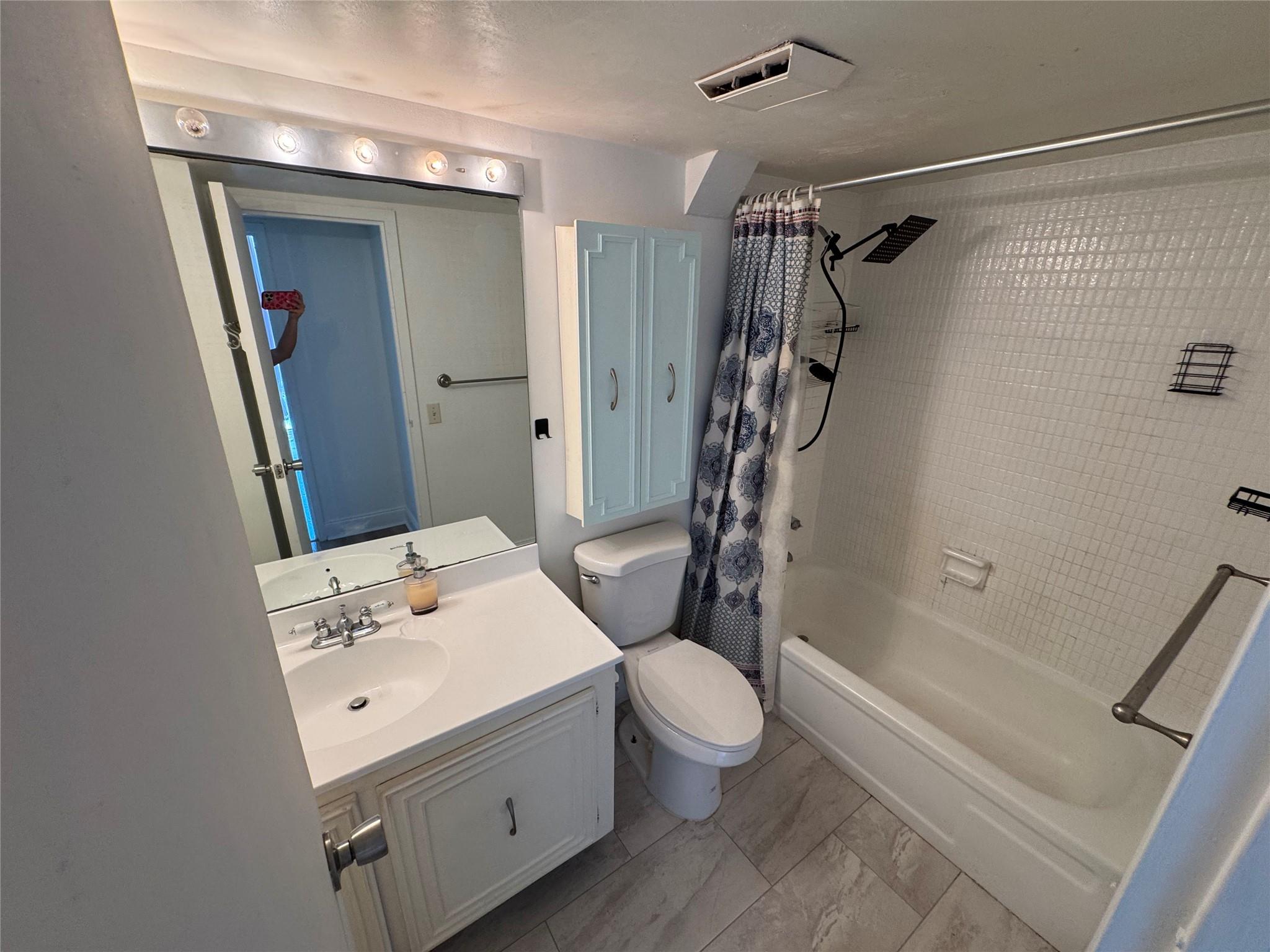 Desoto Park Condo - Residential Lease