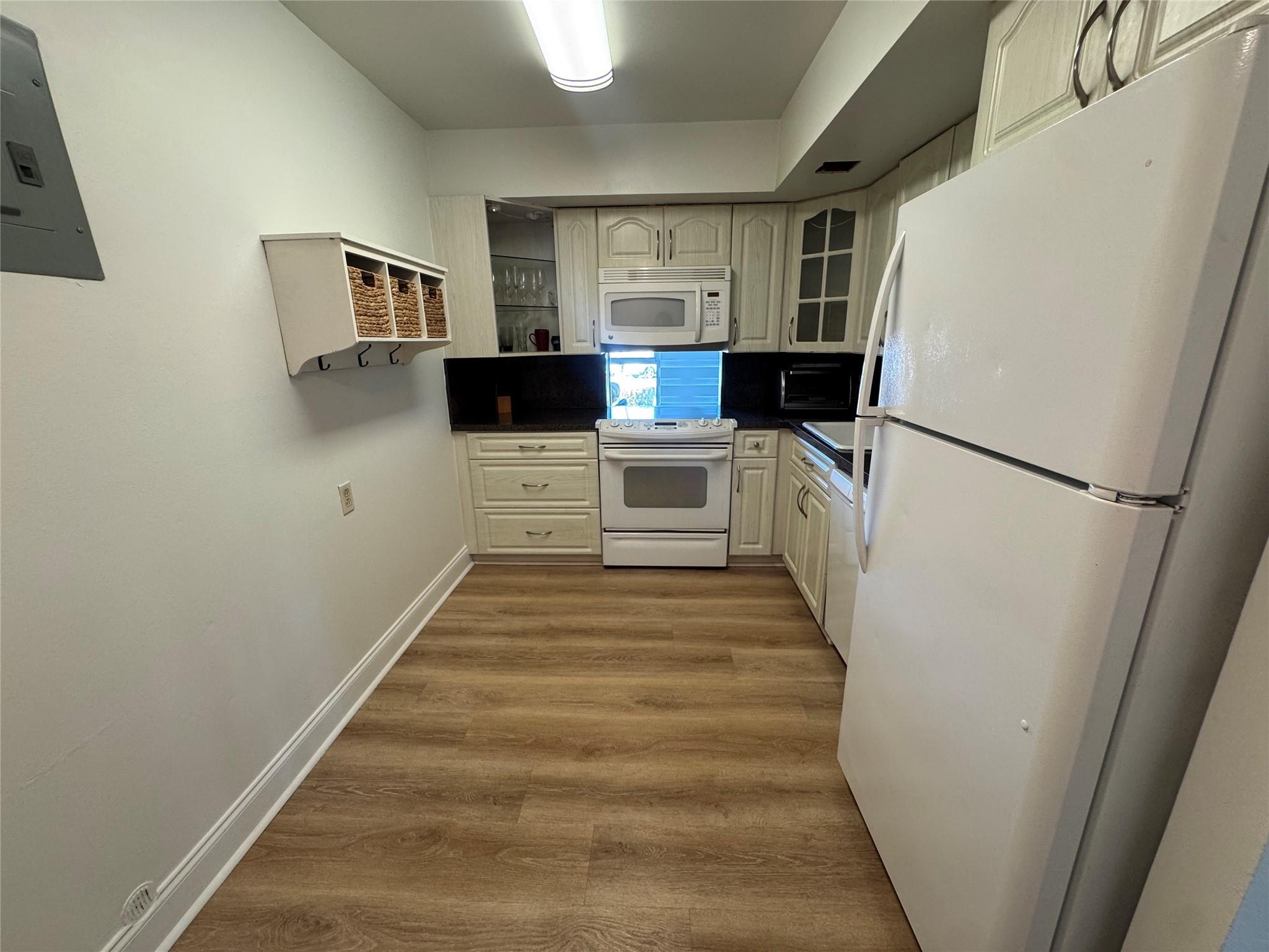 Desoto Park Condo - Residential Lease