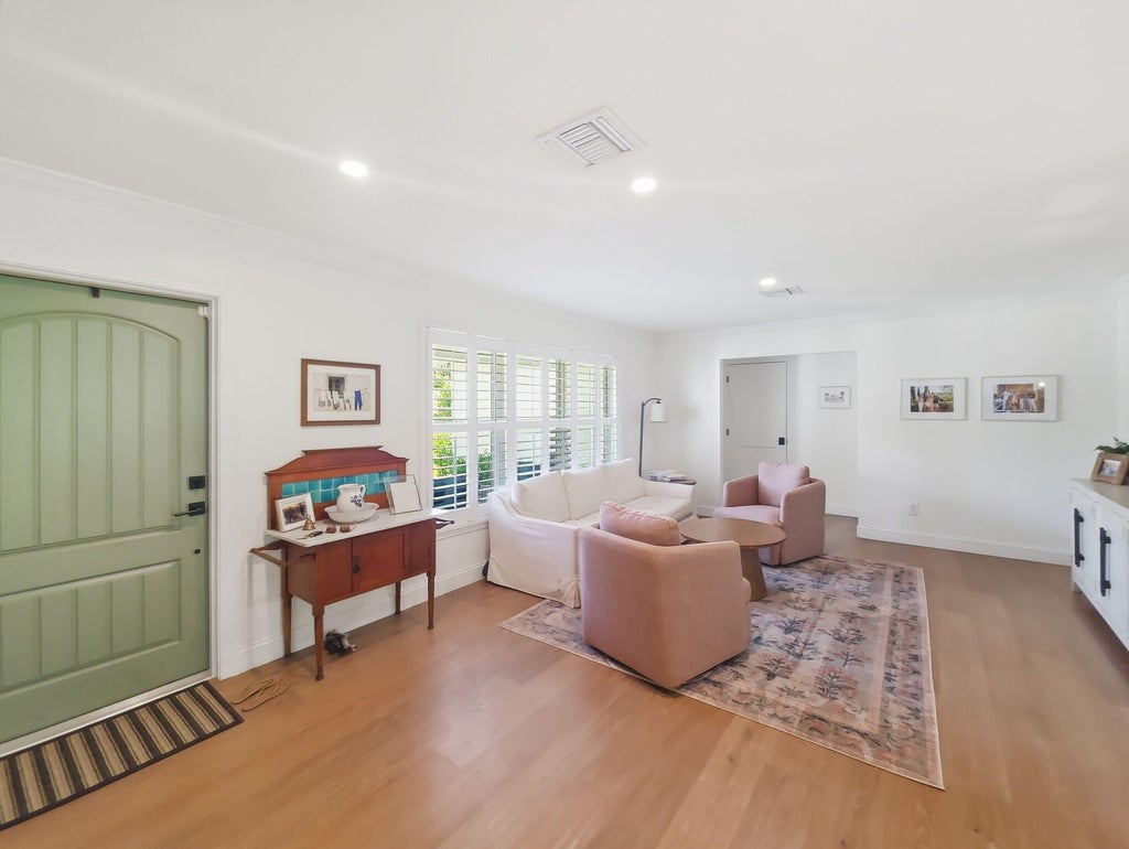 Photo of 4401 NE 15TH Way, Oakland Park, FL 33334 (MLS # B26089900)