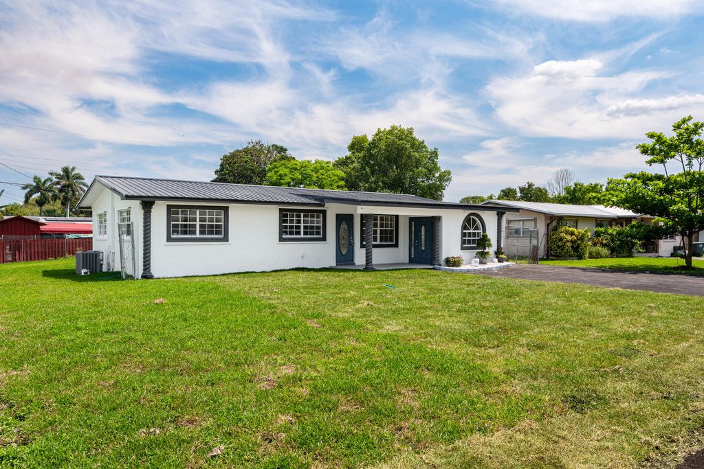 Photo of 933 SE 2nd Street, Belle Glade, FL 33430 (MLS # B26009465)