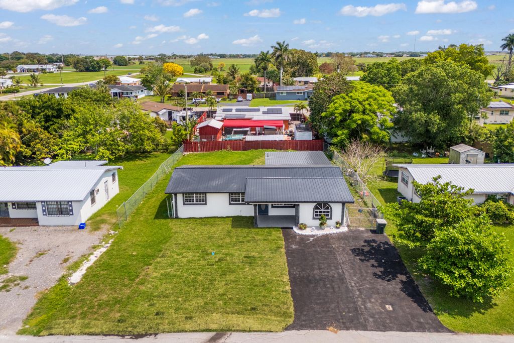 Photo of 933 SE 2nd Street, Belle Glade, FL 33430 (MLS # B26009465)