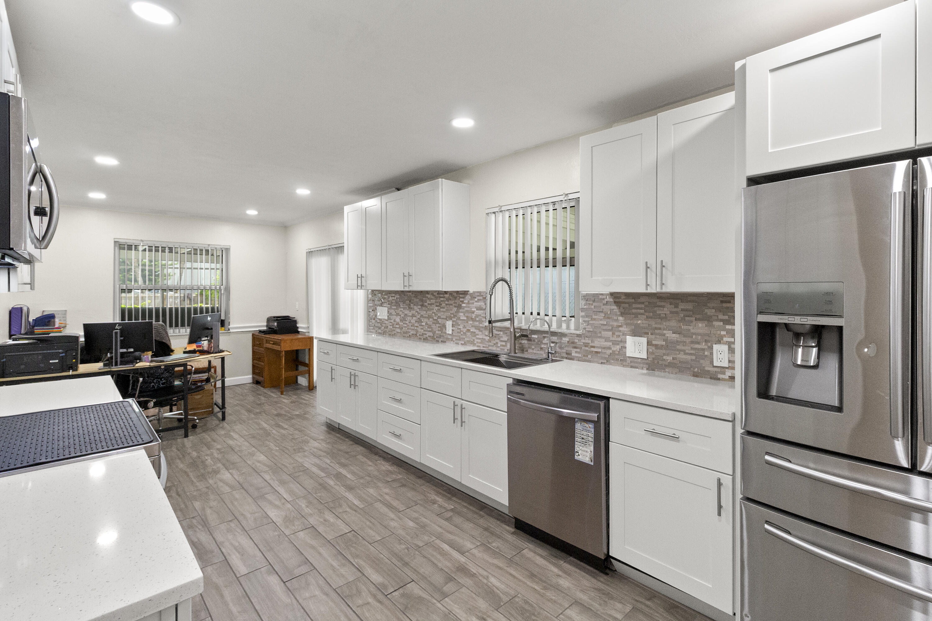 DRIFTWOOD PLAZA NO 3 - Residential