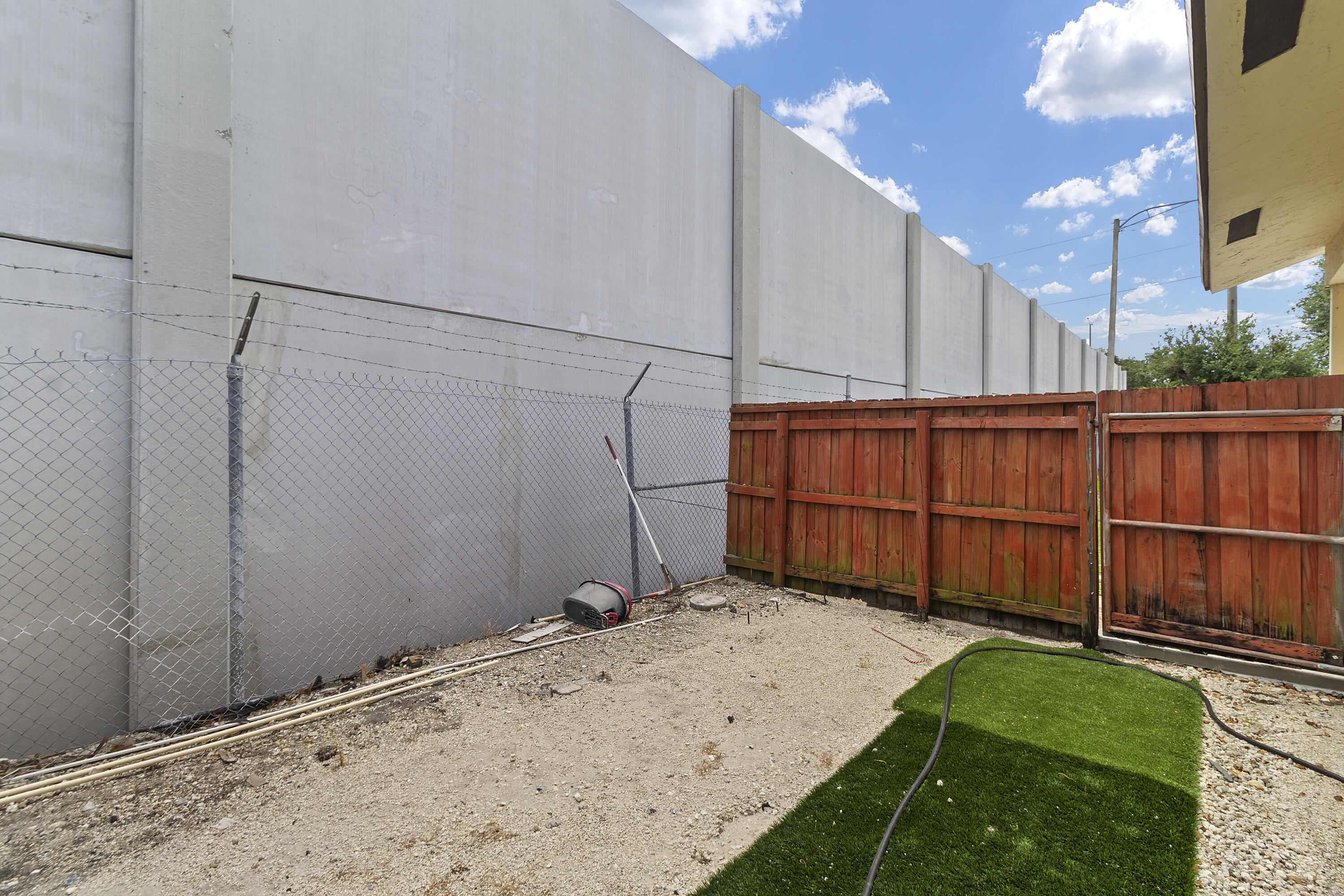 DRIFTWOOD PLAZA NO 3 - Residential