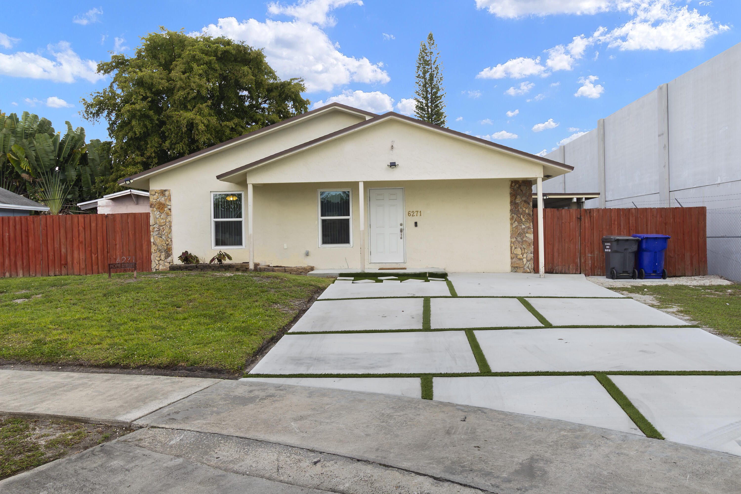 DRIFTWOOD PLAZA NO 3 - Residential