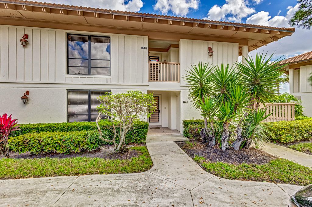 Photo of 641 Brackenwood Cove, Palm Beach Gardens, FL 33418 (MLS # R10959229)