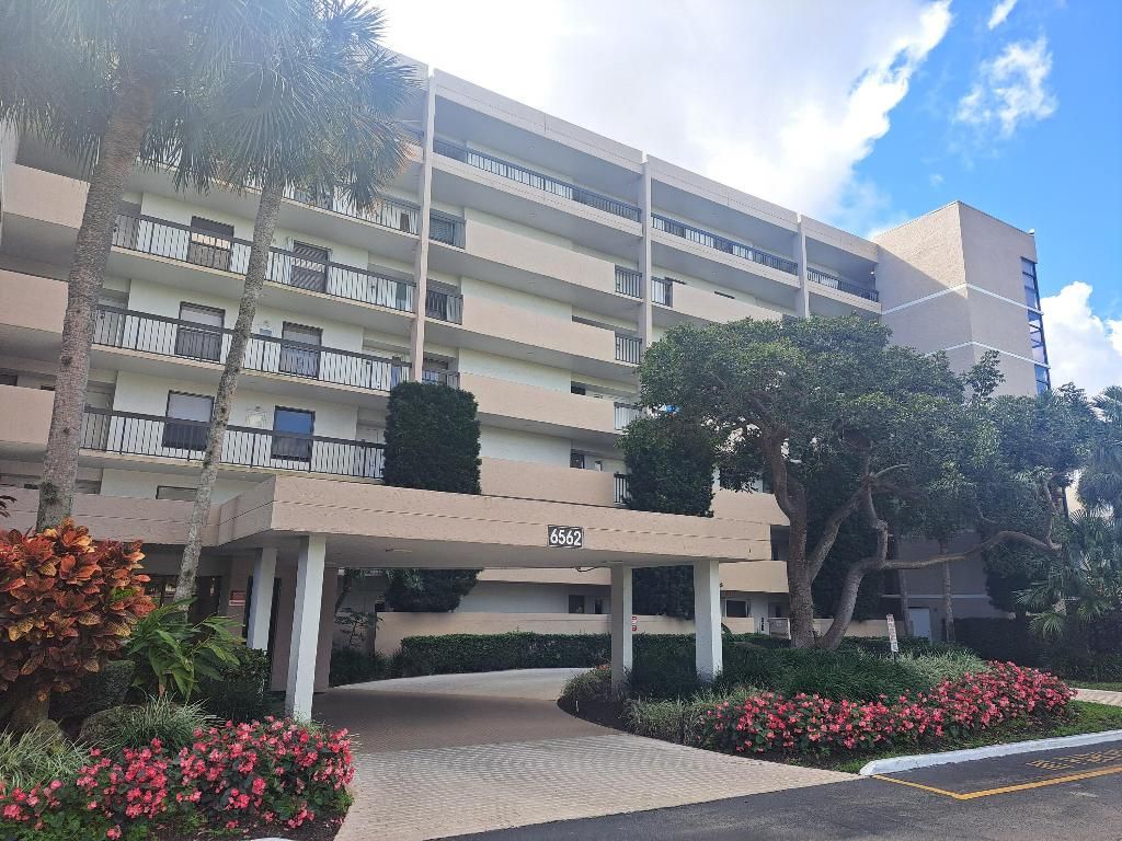 Photo of 6562 Boca Del Mar Drive #524, Boca Raton, FL 33433 (MLS # R11148784)