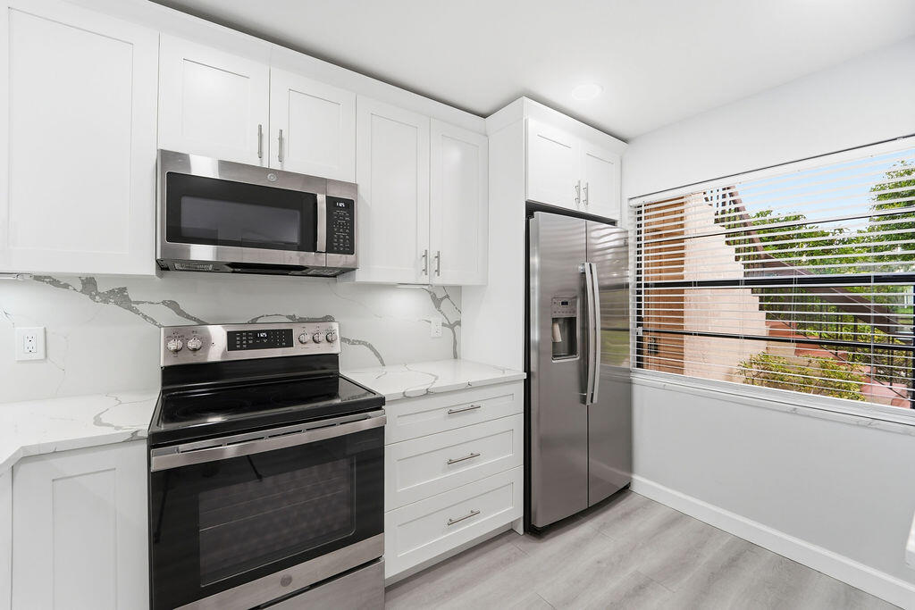 GLADES OF BOCA LAGO CONDO - Residential