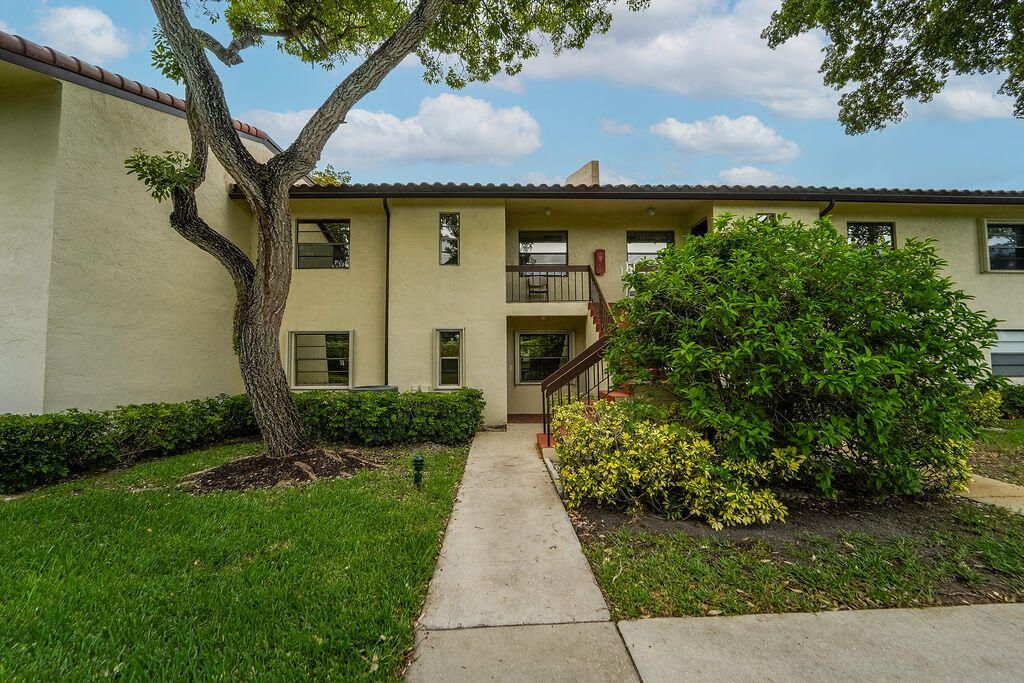 Photo of 21839 Arriba Real #10g, Boca Raton, FL 33433 (MLS # B26020369)