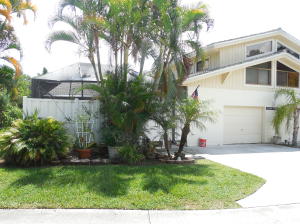 BEAUTIFUL 2 STORY TOWN IN A QUIET COMMUNITY. MAIN FLOOR MASTER SUITE AND A LOFT BEDROOM WITH FULL BATH.