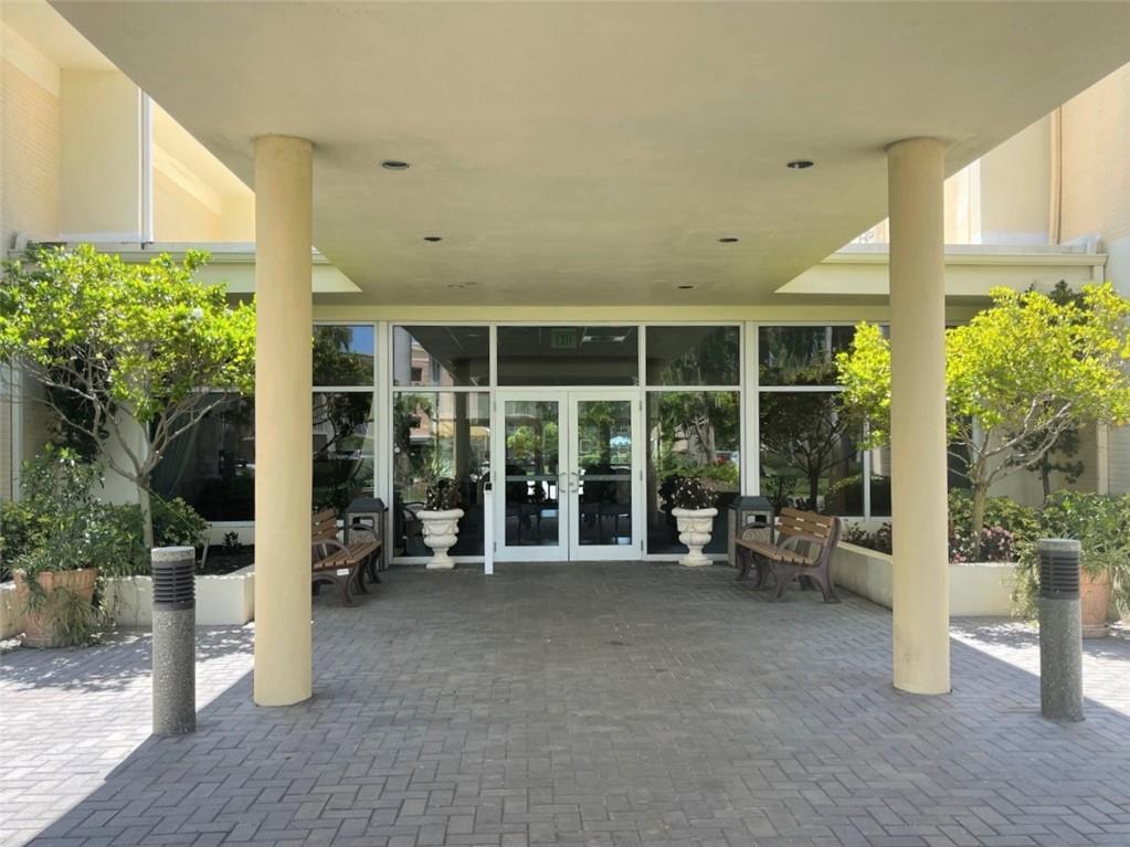 VILLAGE  ROYALE  EMERALD - Residential