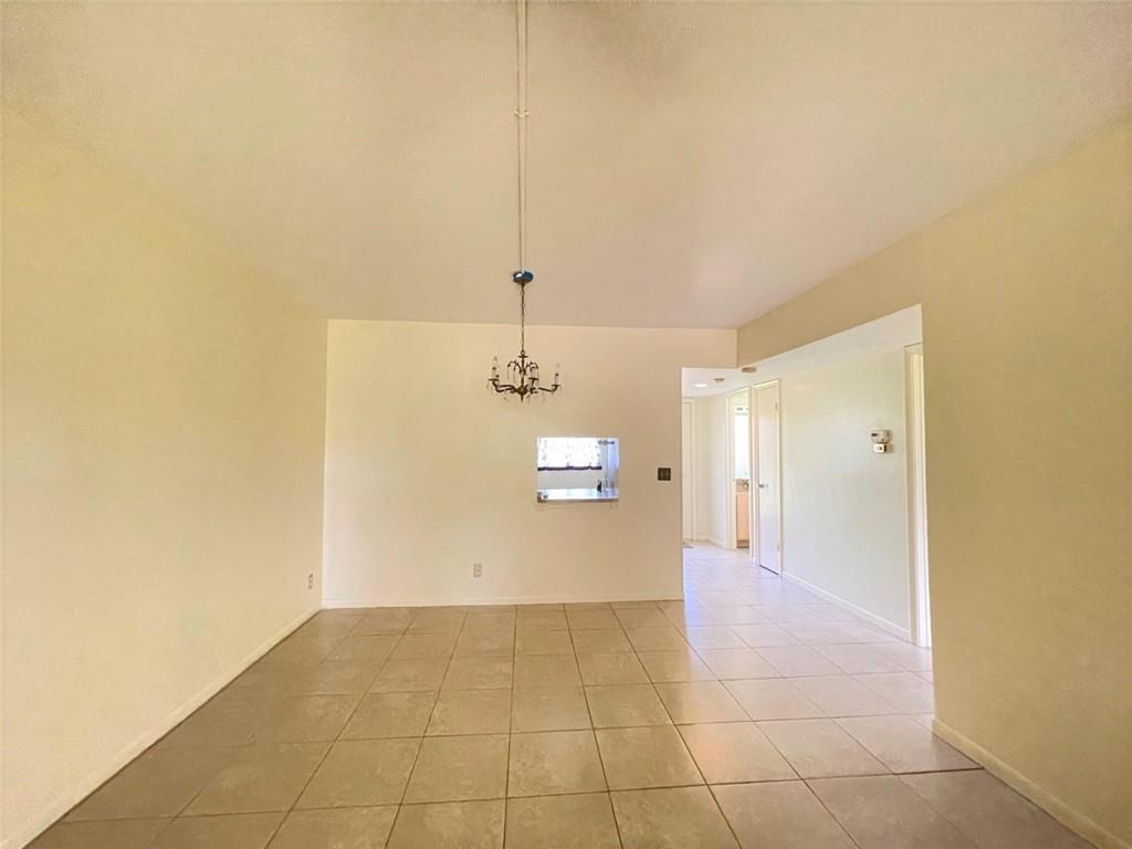 VILLAGE  ROYALE  EMERALD - Residential