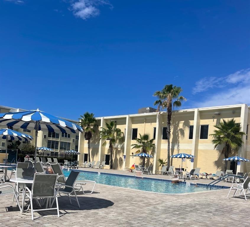 VILLAGE  ROYALE  EMERALD - Residential