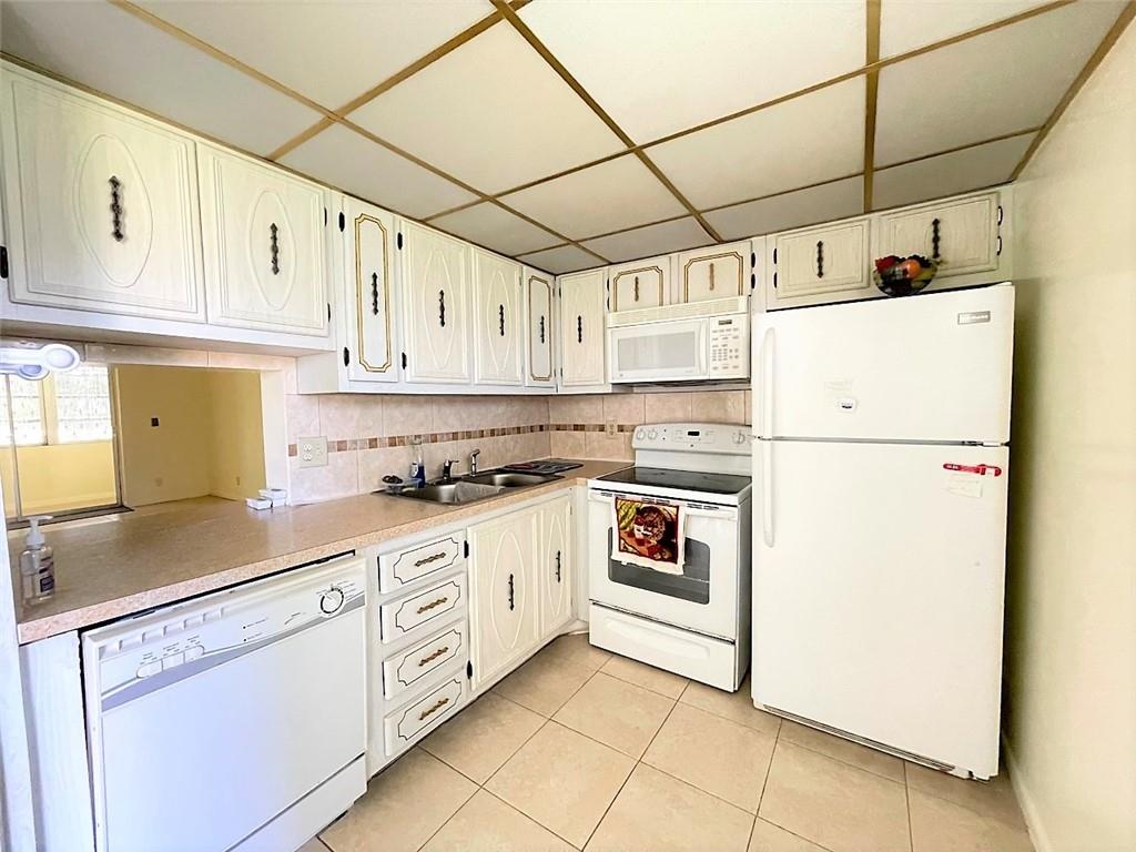 VILLAGE  ROYALE  EMERALD - Residential