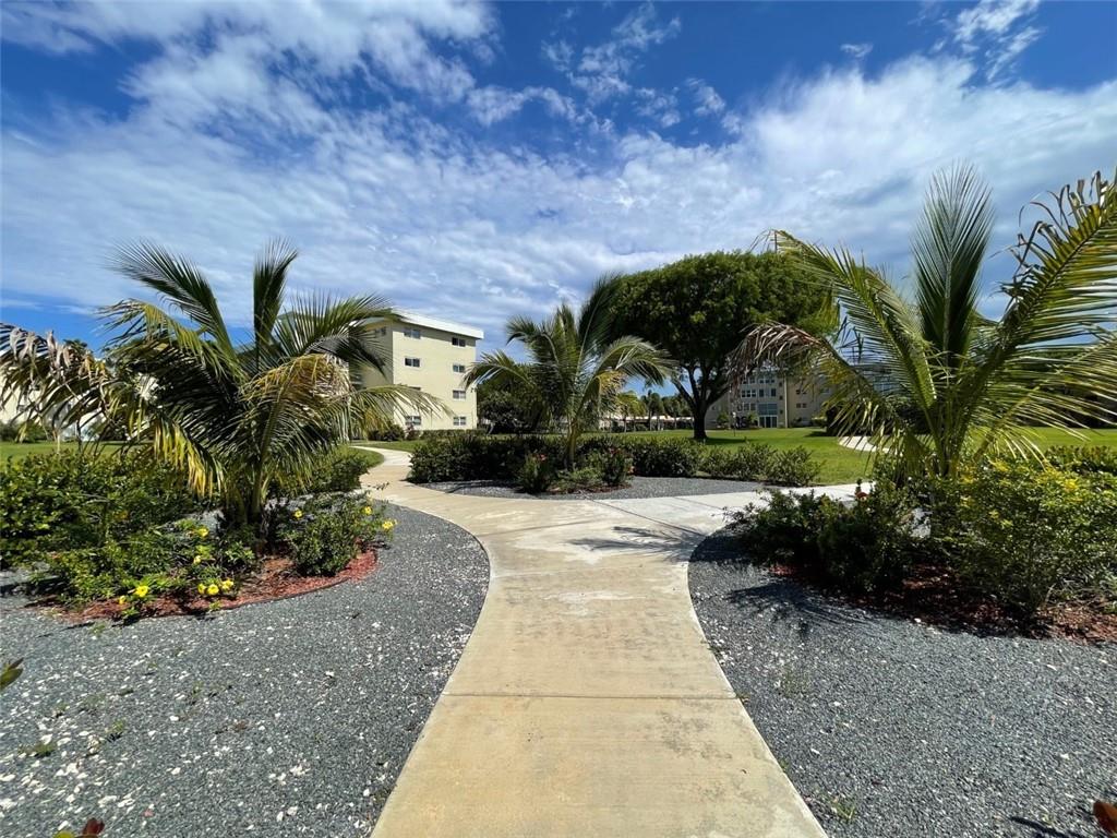VILLAGE  ROYALE  EMERALD - Residential