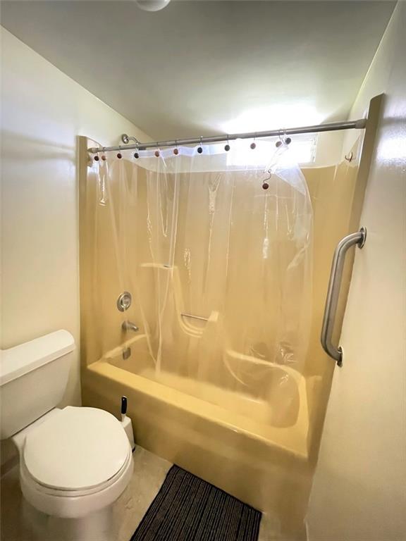 VILLAGE  ROYALE  EMERALD - Residential