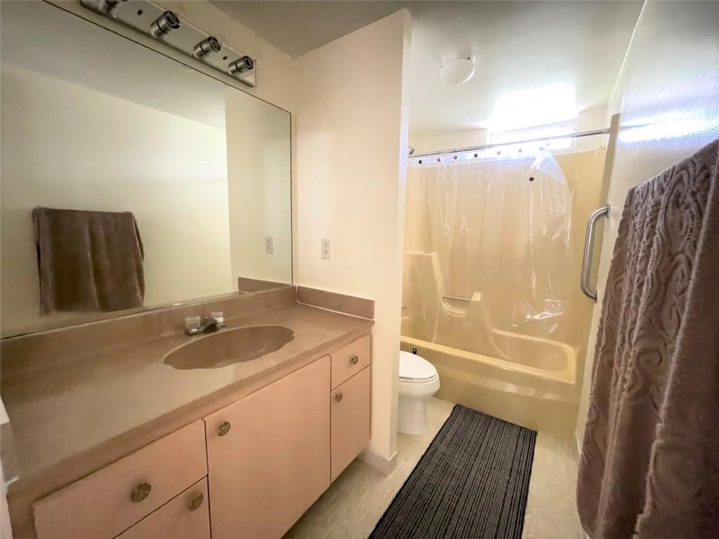 VILLAGE  ROYALE  EMERALD - Residential