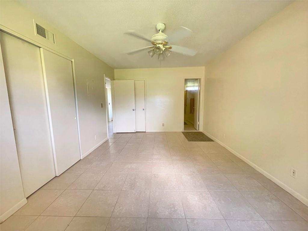 VILLAGE  ROYALE  EMERALD - Residential