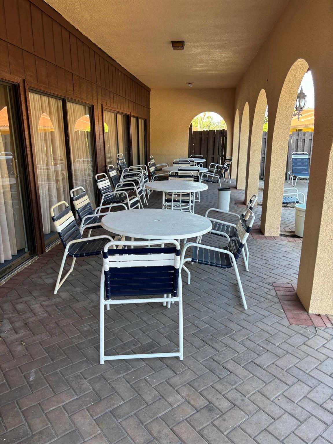 FOREST HILL VILLAS GARDEN - Residential