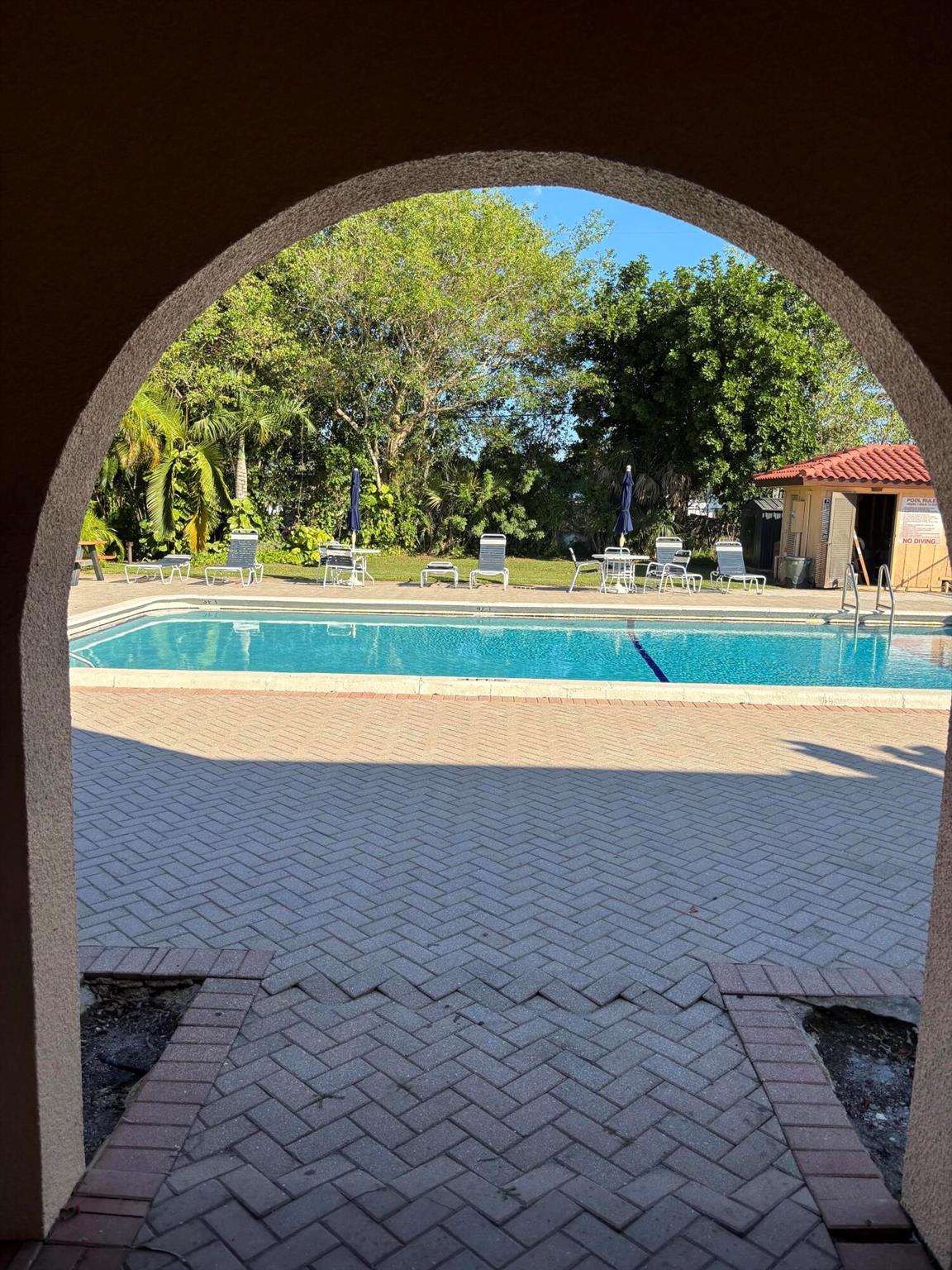 FOREST HILL VILLAS GARDEN - Residential