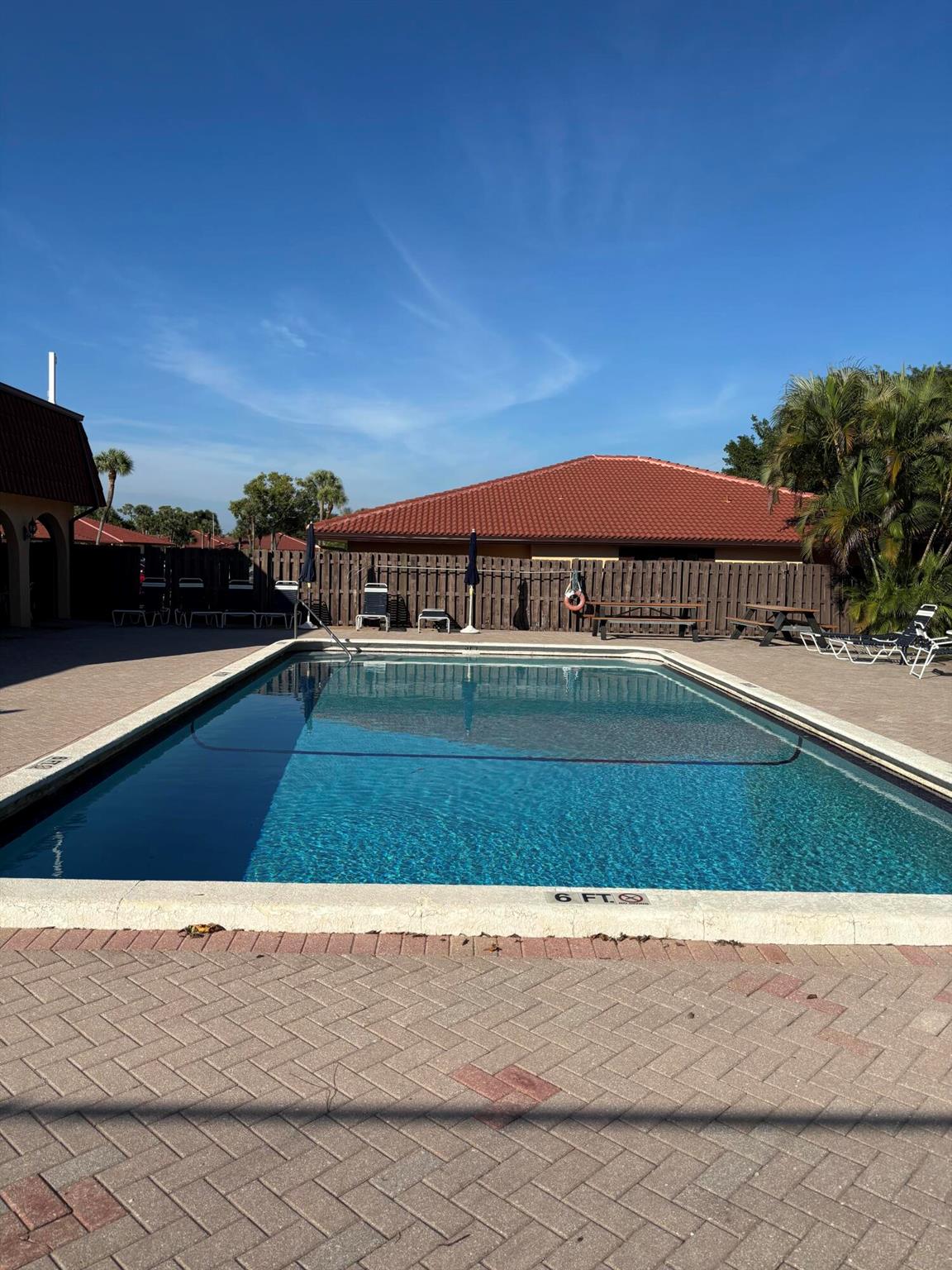 FOREST HILL VILLAS GARDEN - Residential