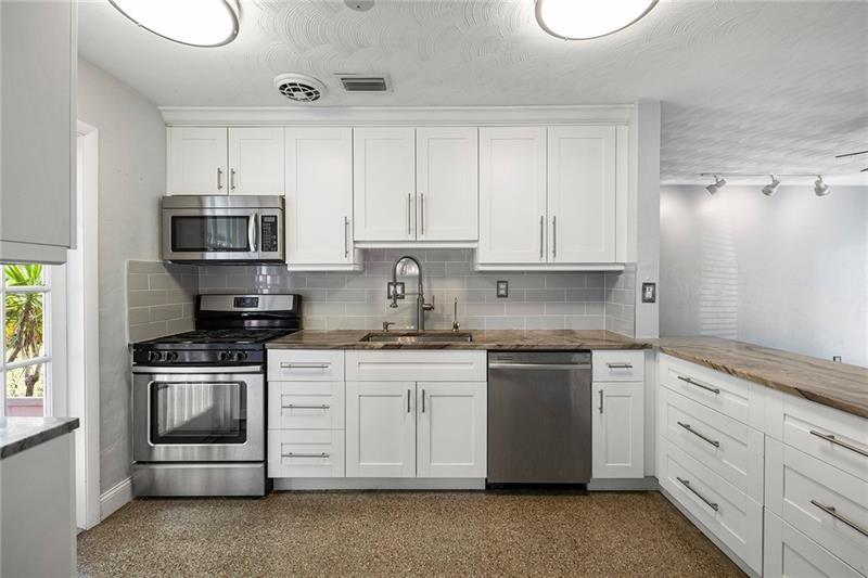 Cresthaven 10 46-25 B - Residential