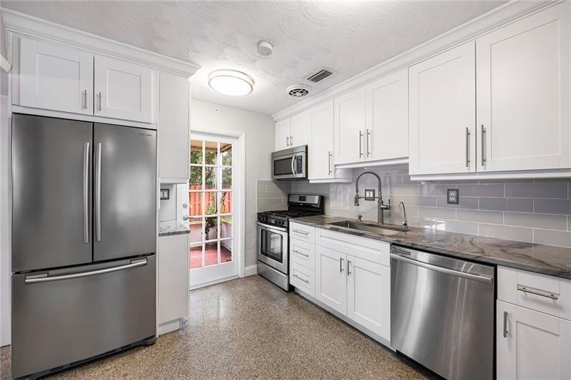 Cresthaven 10 46-25 B - Residential