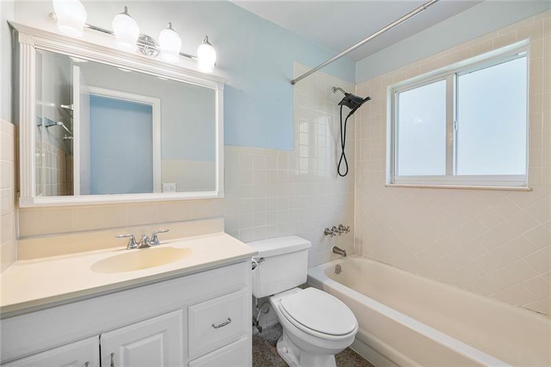 Cresthaven 10 46-25 B - Residential