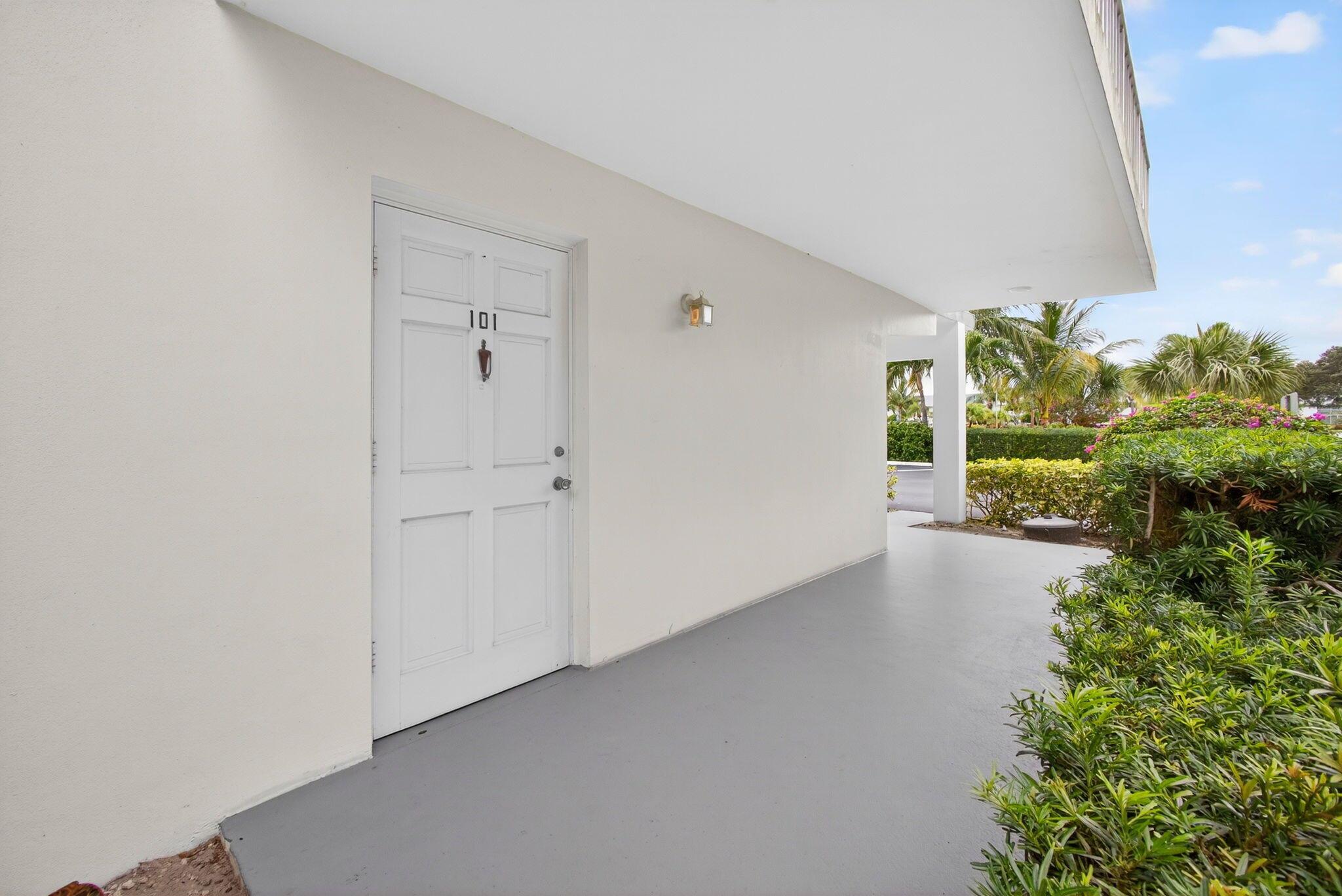 TEQUESTA GARDEN CONDO 3 - Residential