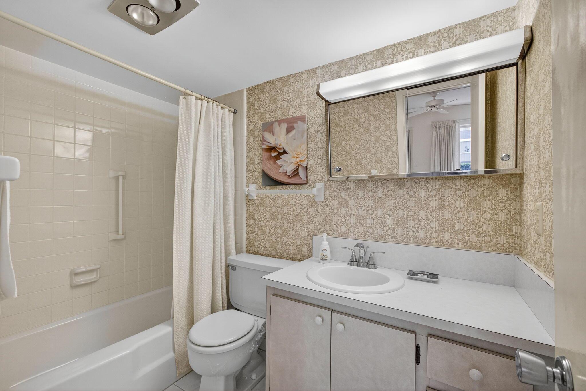 TEQUESTA GARDEN CONDO 3 - Residential