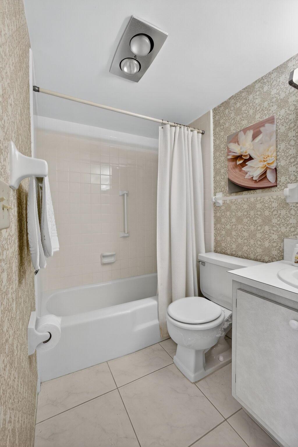 TEQUESTA GARDEN CONDO 3 - Residential