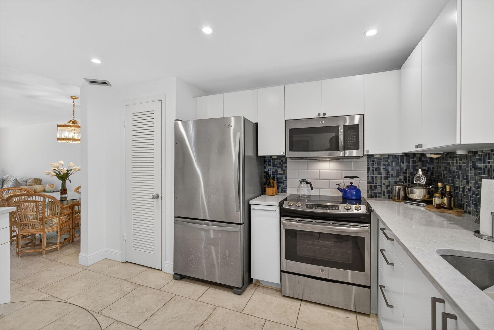 TEQUESTA GARDEN CONDO 3 - Residential