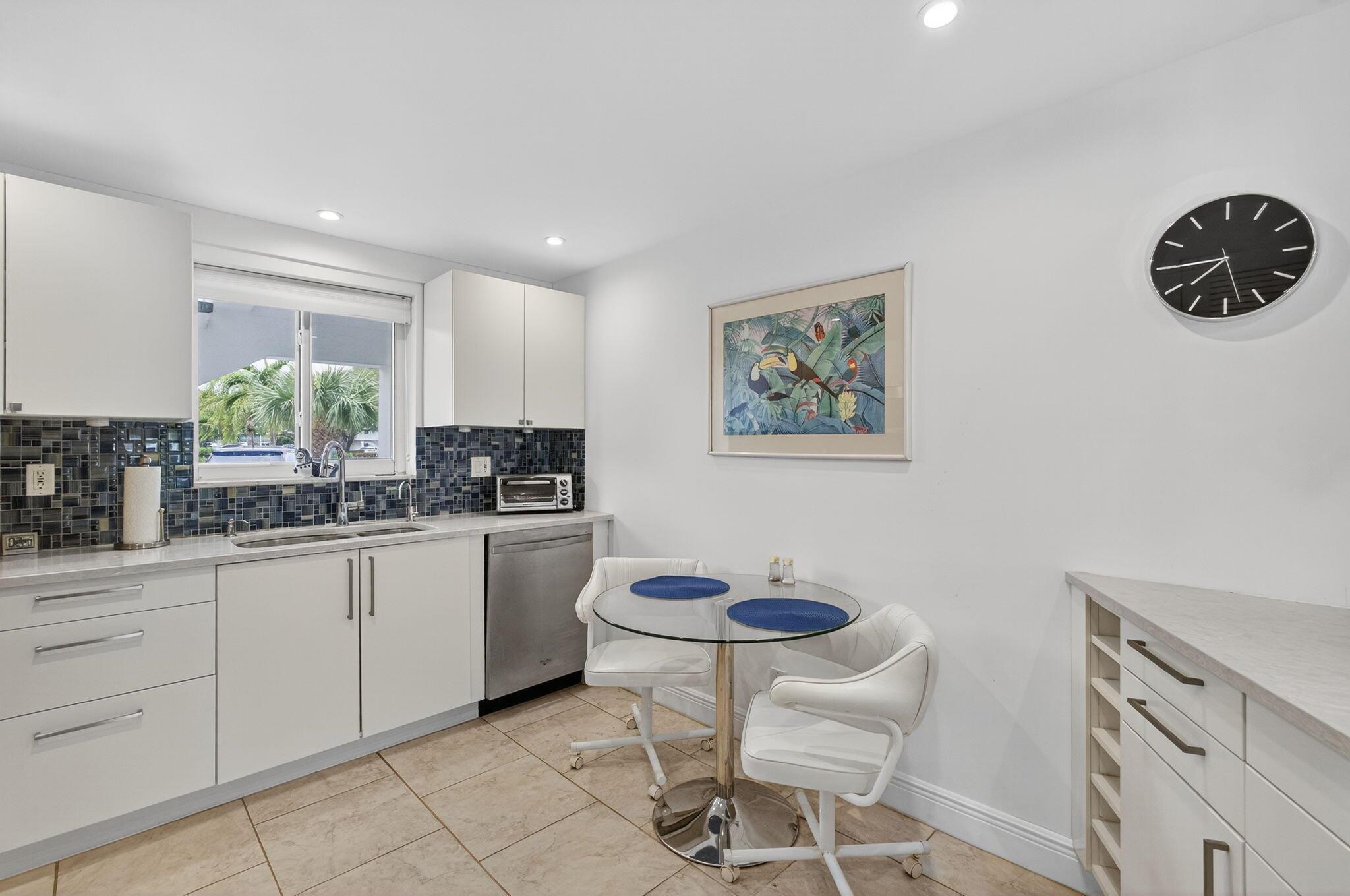 TEQUESTA GARDEN CONDO 3 - Residential