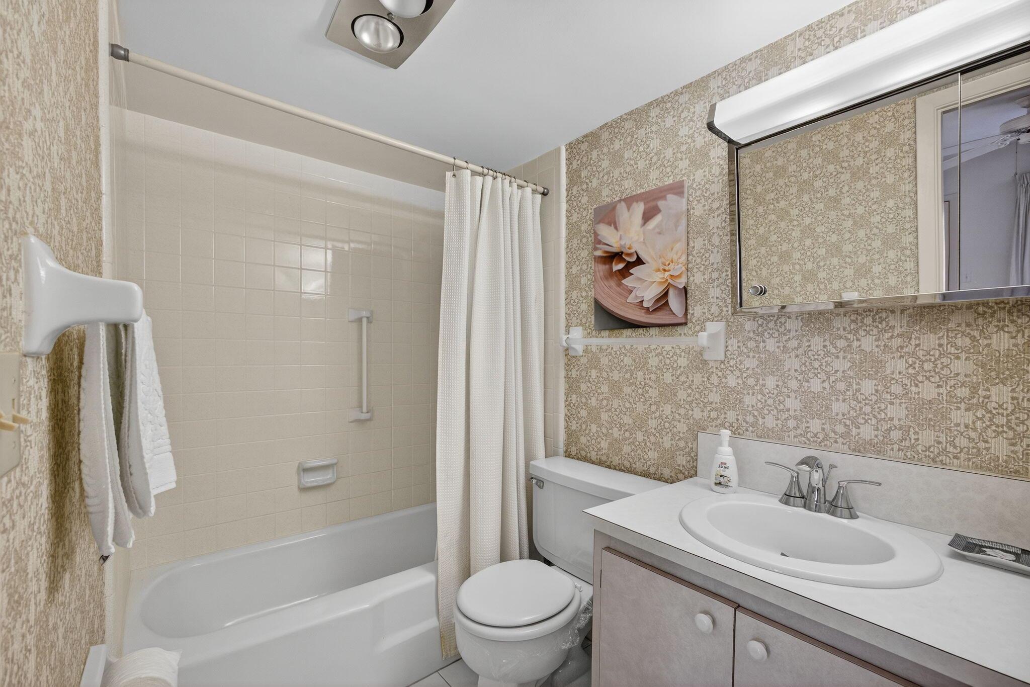 TEQUESTA GARDEN CONDO 3 - Residential