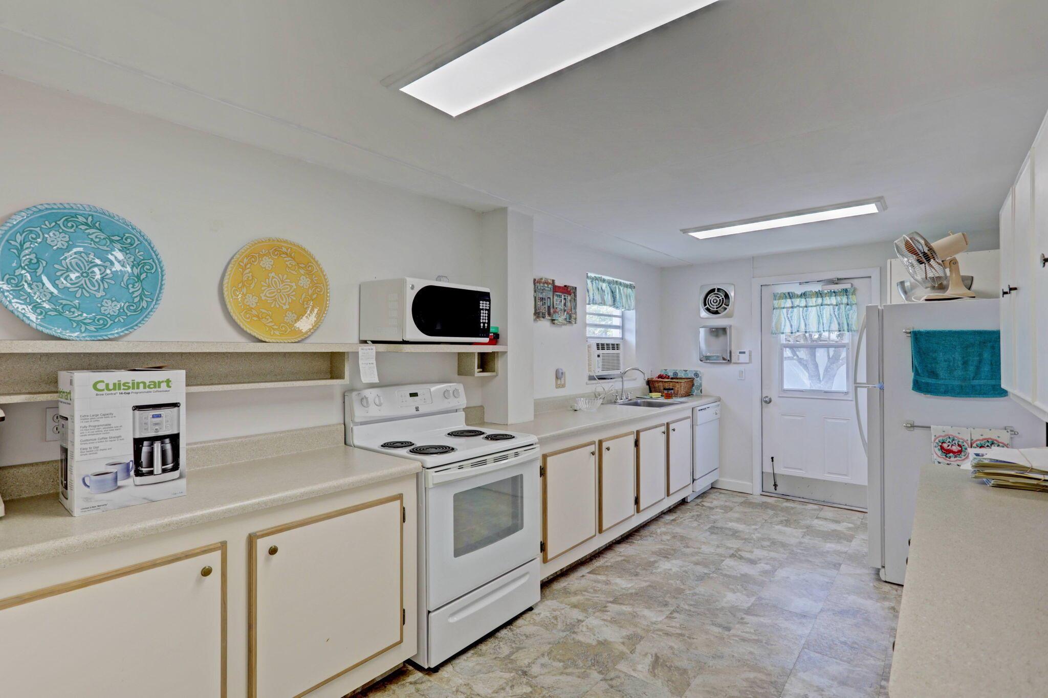 TEQUESTA GARDEN CONDO 3 - Residential