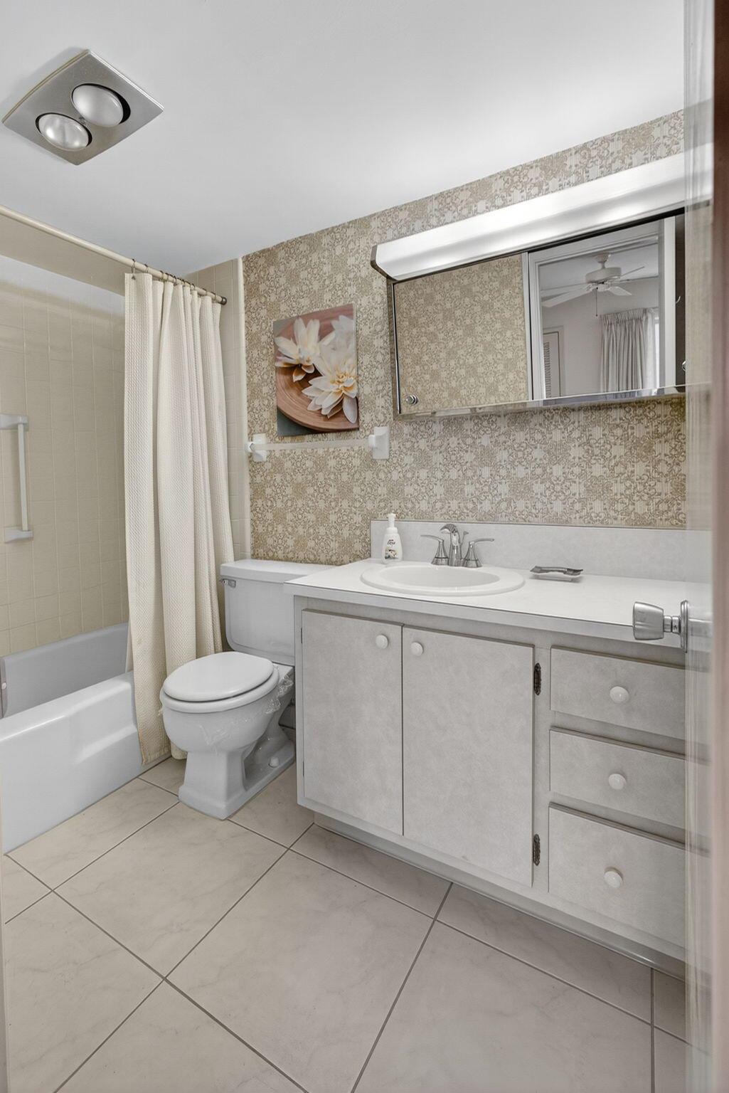 TEQUESTA GARDEN CONDO 3 - Residential