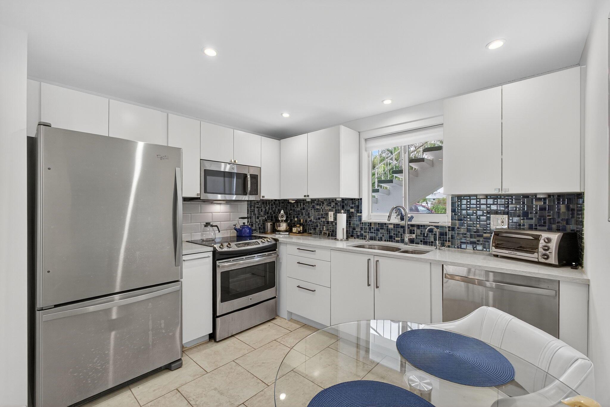 TEQUESTA GARDEN CONDO 3 - Residential