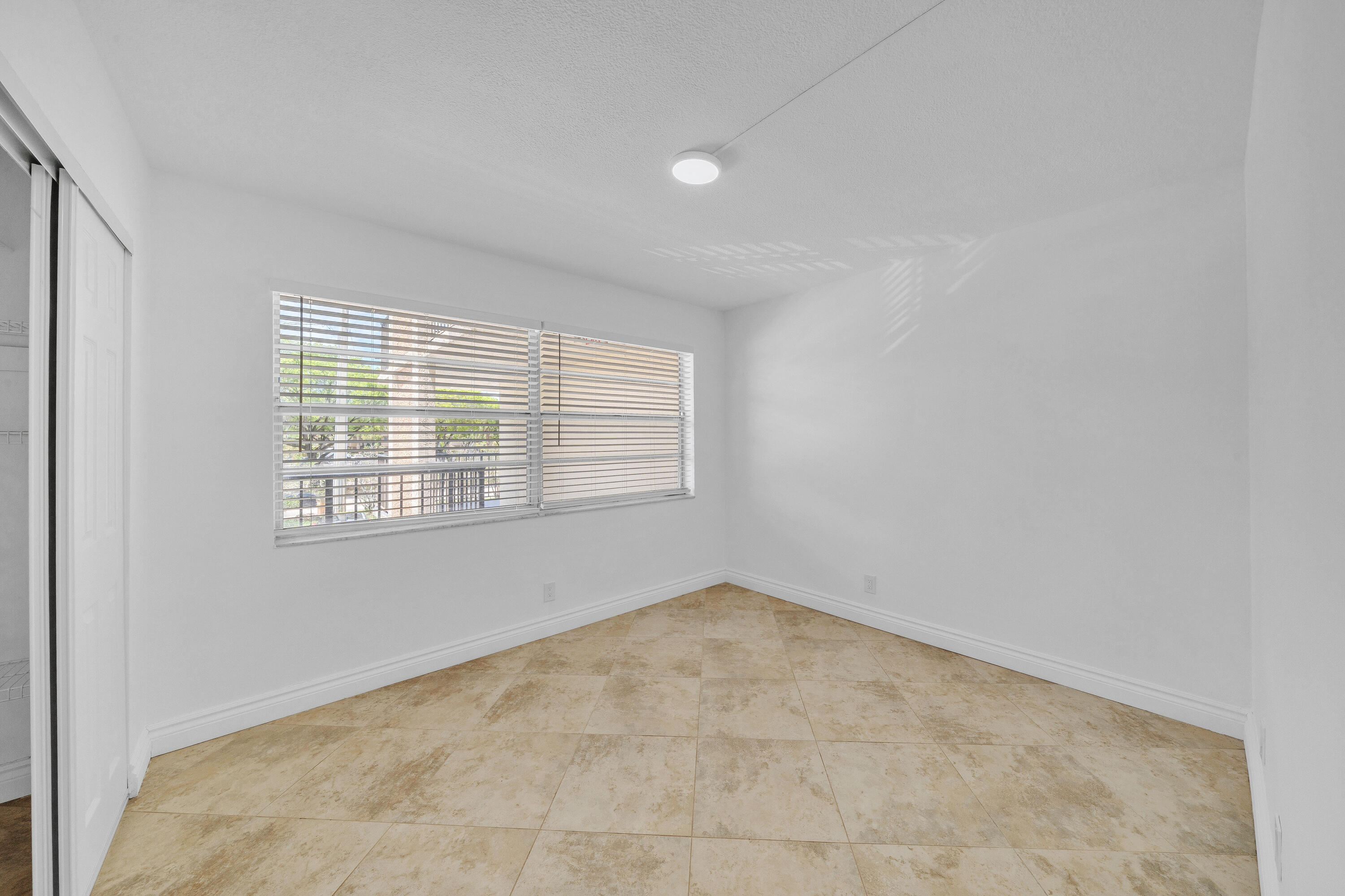 CYPRESS CHASE CONDO NO 6 - Residential
