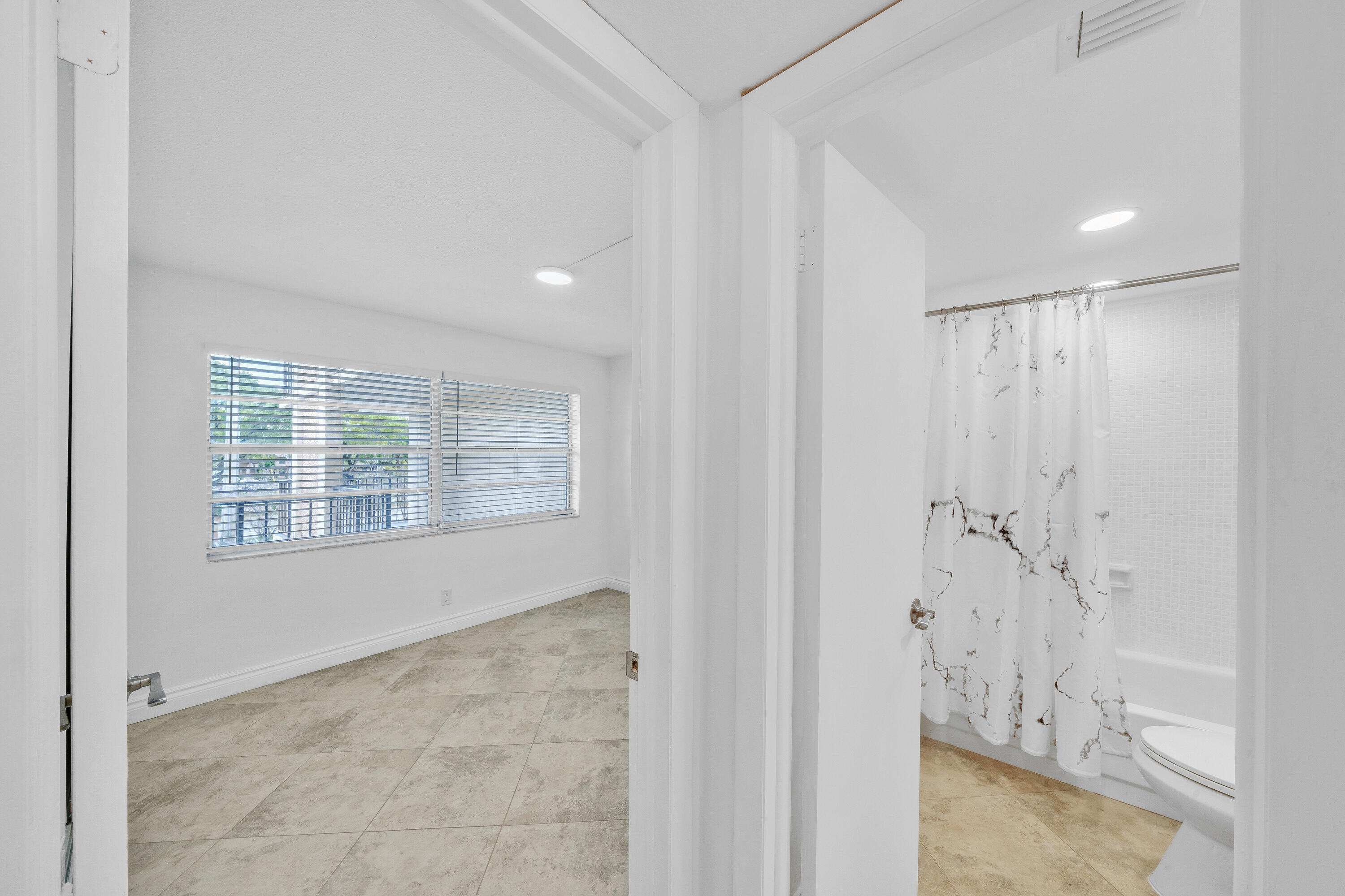 CYPRESS CHASE CONDO NO 6 - Residential