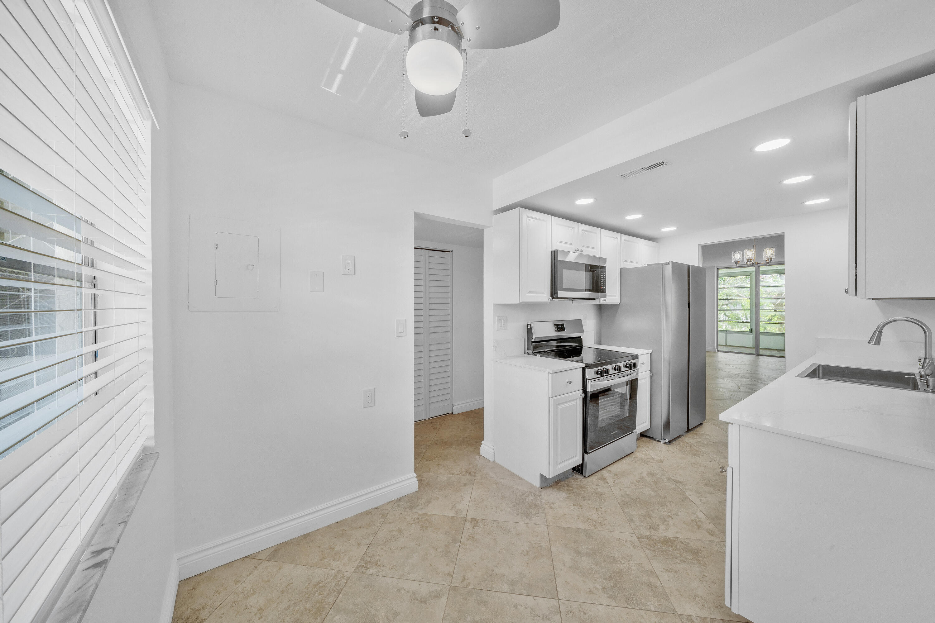 CYPRESS CHASE CONDO NO 6 - Residential