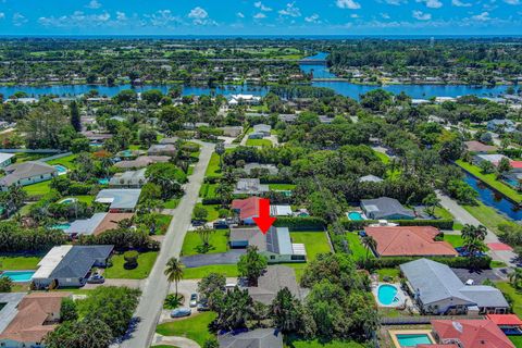 A home in Lake Clarke Shores