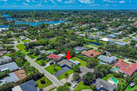 A home in Lake Clarke Shores