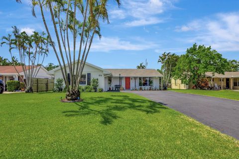 A home in Lake Clarke Shores