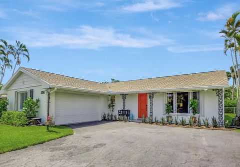 A home in Lake Clarke Shores