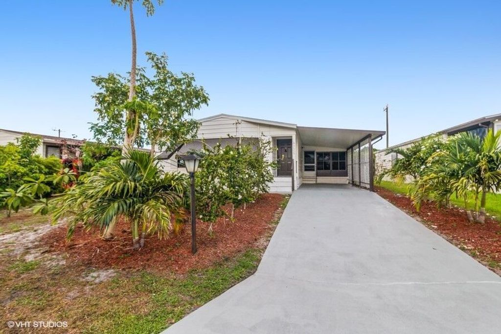 Photo of 7555 SE Independence Avenue, Hobe Sound, FL 33455 (MLS # R10739713)
